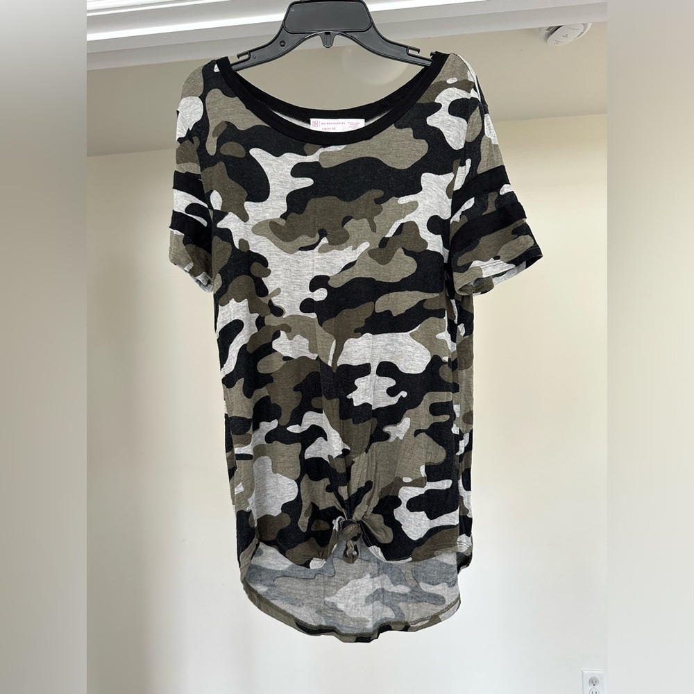 No Boundaries - Camoflauge Tee - Size Large
